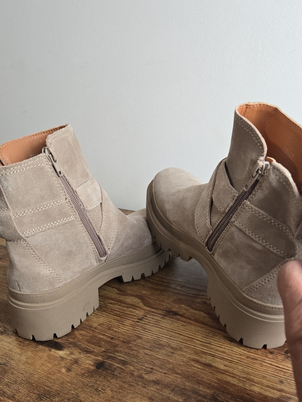 Lucky Brand Elyton Suede Chunky Lug Sole Ankle Boots Sz 8 Side Zip Buckle Moto - Picture 4 of 8